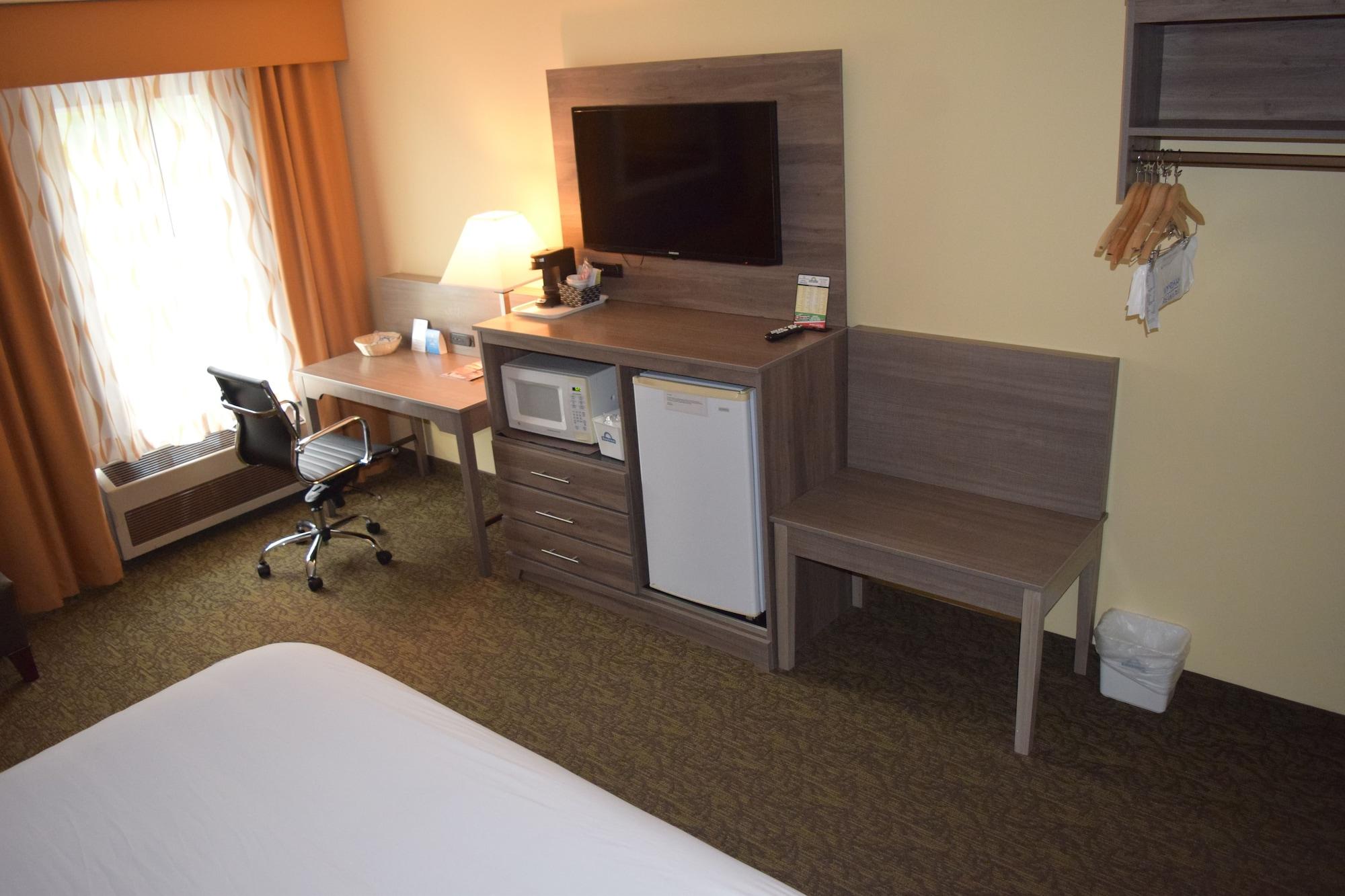 Days Inn By Wyndham קדילאק מראה חיצוני תמונה