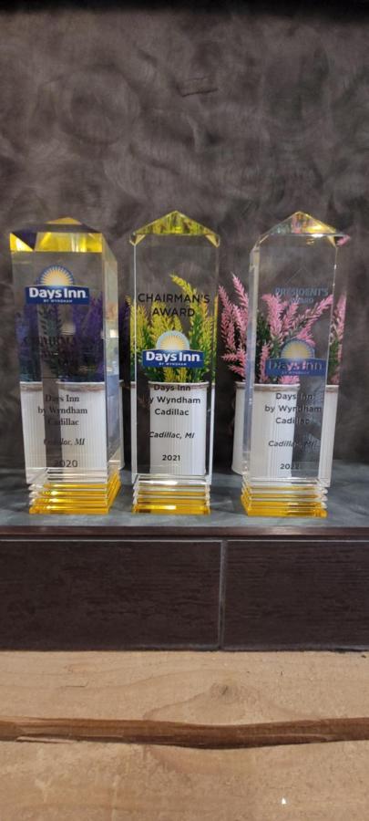 Days Inn By Wyndham קדילאק מראה חיצוני תמונה