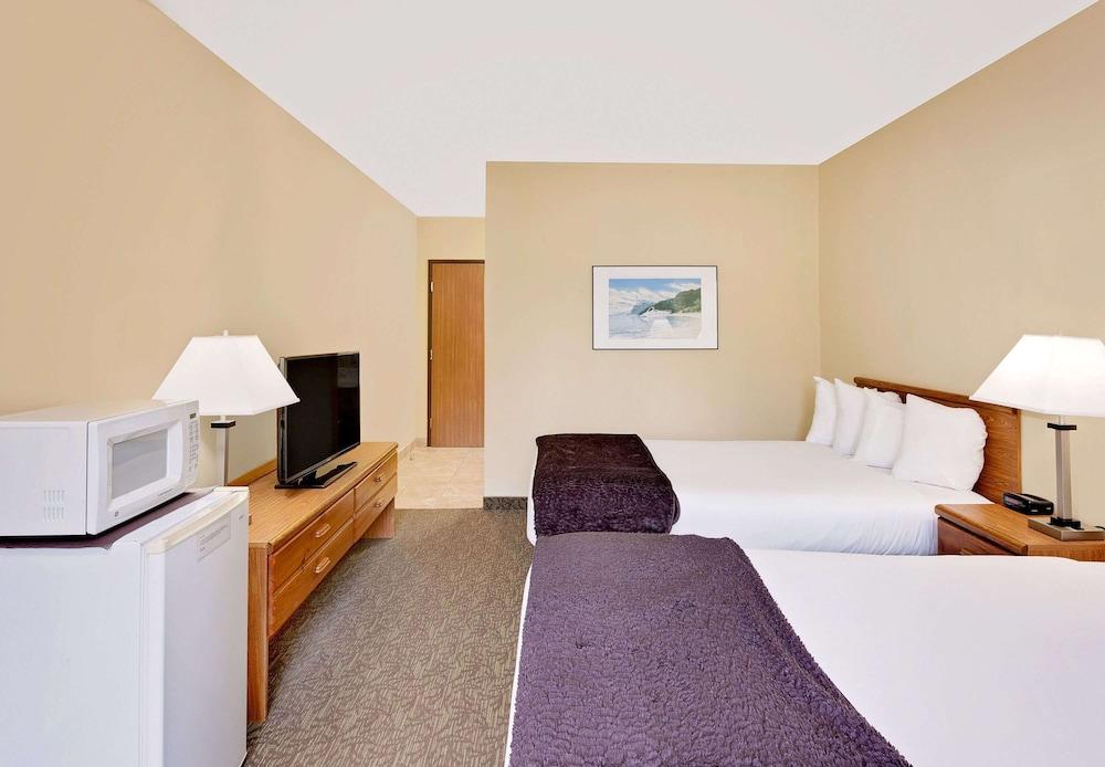 Days Inn By Wyndham קדילאק מראה חיצוני תמונה