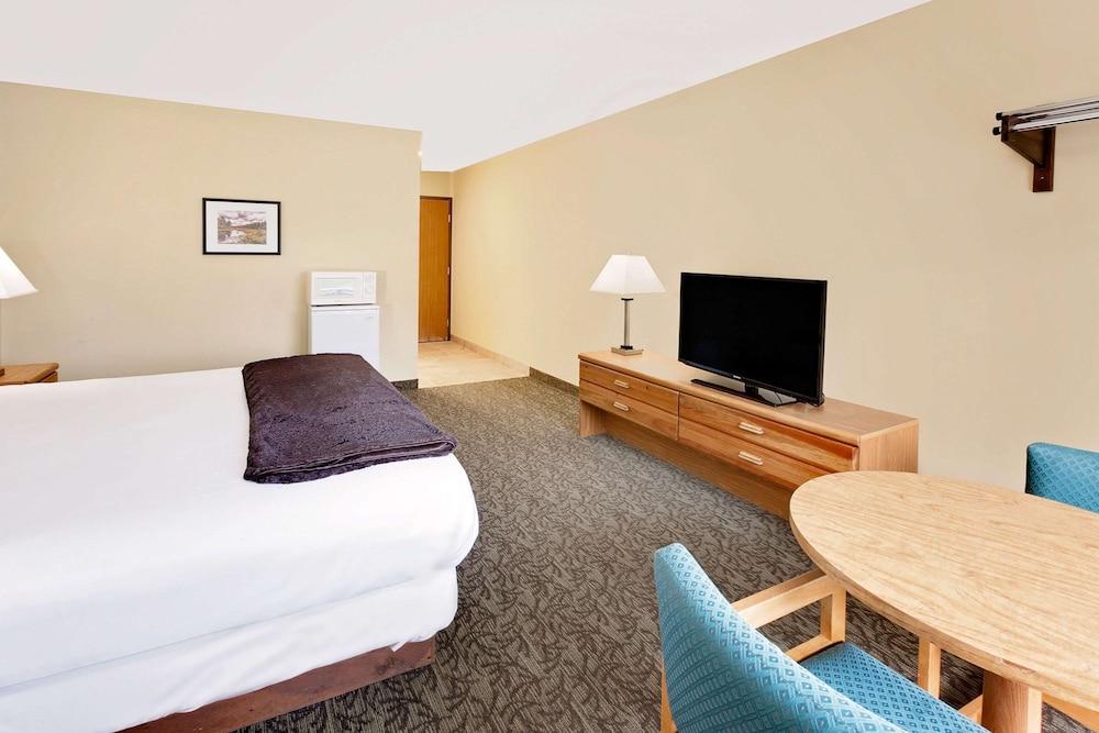 Days Inn By Wyndham קדילאק מראה חיצוני תמונה