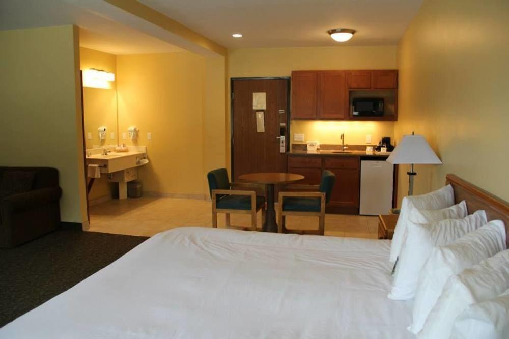 Days Inn By Wyndham קדילאק מראה חיצוני תמונה